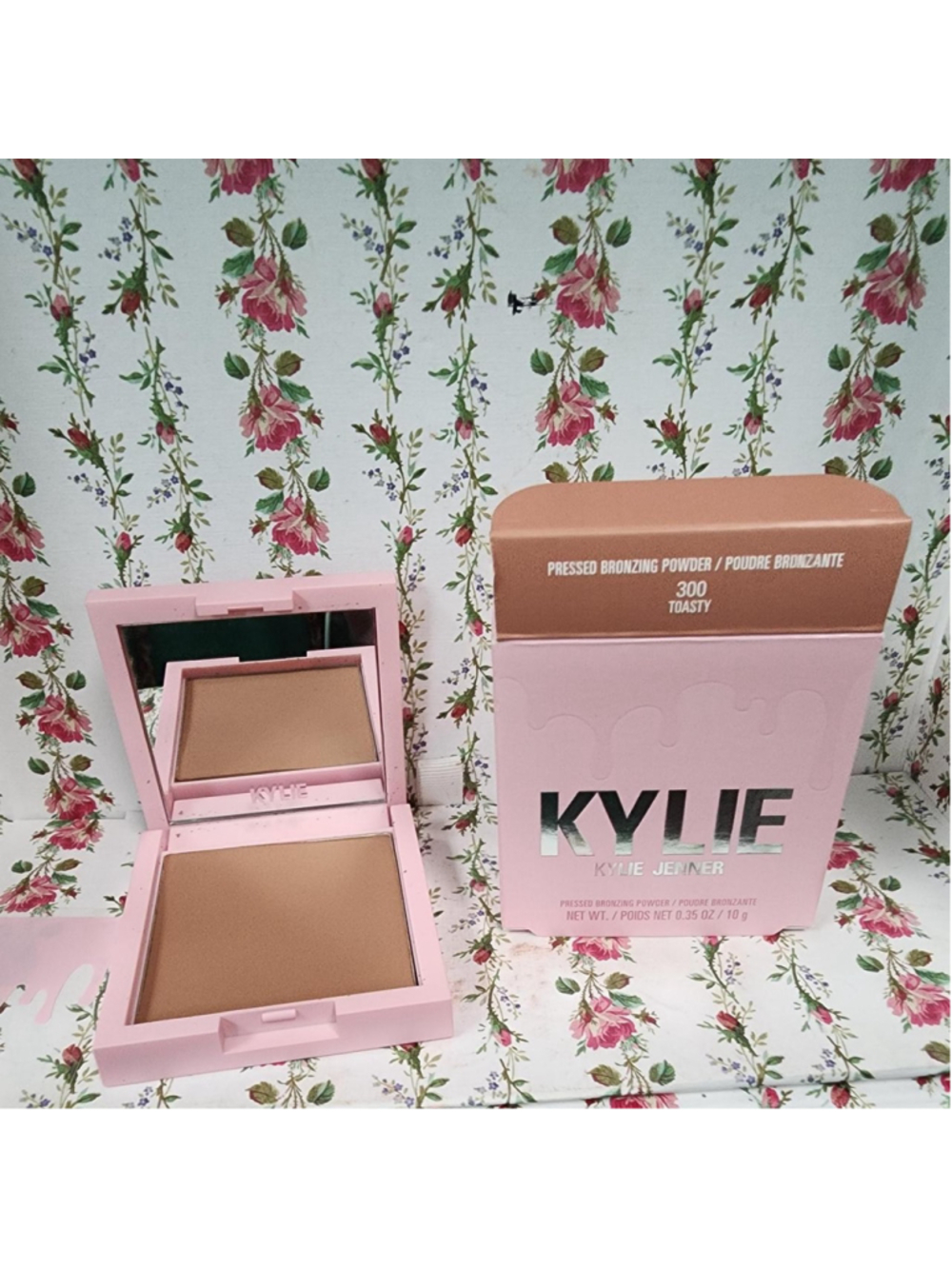 Kylie Cosmetics Pressed Bronzing Powder in Toasty
#bronzer #kylie